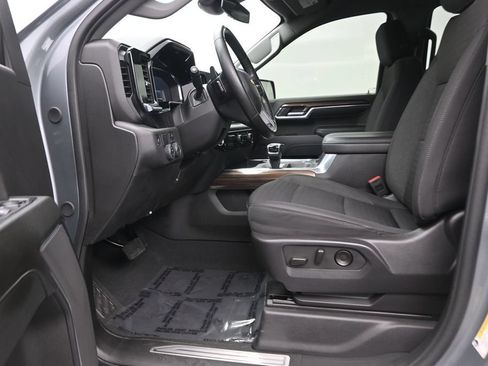 Used 2024 Chevrolet Silverado 1500 LT RWD image 12