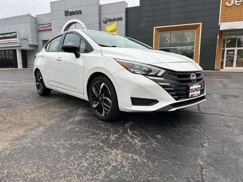 Used 2024 Nissan Versa SR image 4