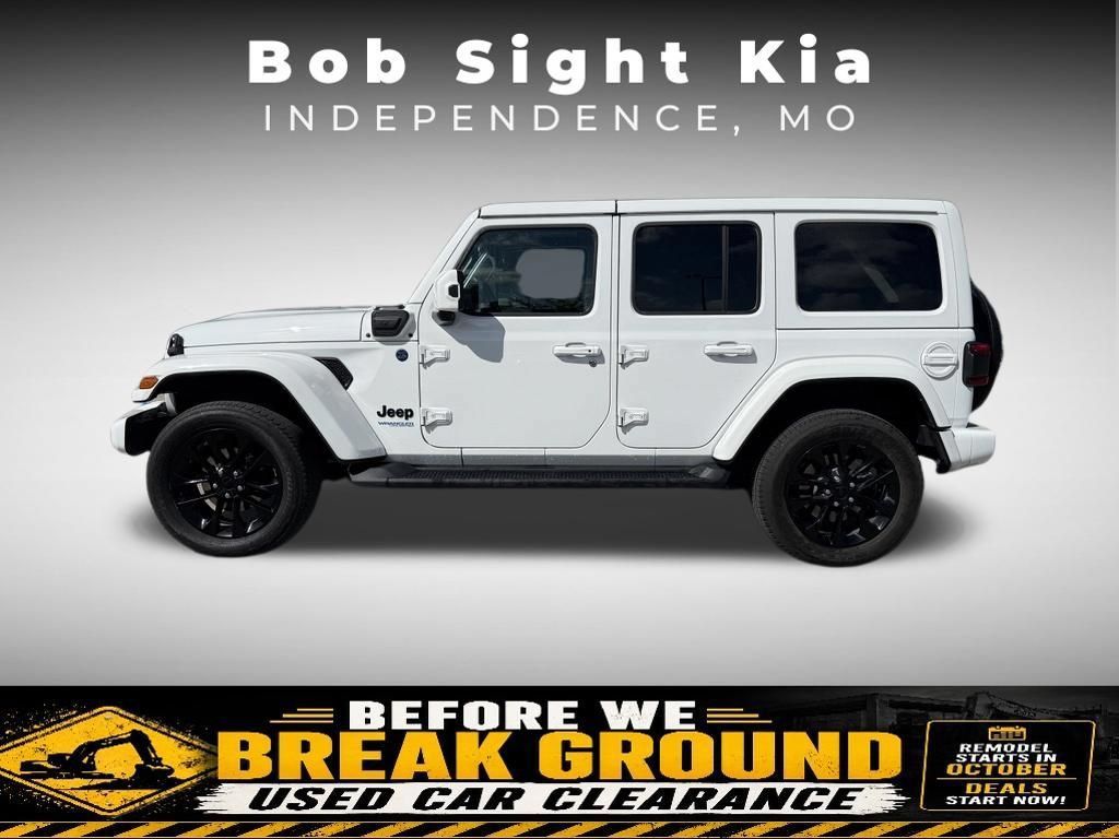 Used 2021 Jeep Wrangler Unlimited Sahara AWD/4WD image 4