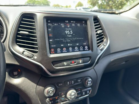 Used 2021 Jeep Cherokee Latitude Lux w/ Comfort/Convenience Group AWD/4WD image 24