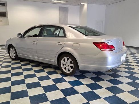 Used 2005 Toyota Avalon XLS FWD image 5