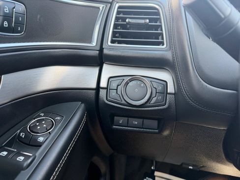Used 2018 Ford Explorer Platinum AWD/4WD image 17