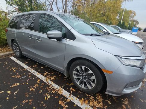 Used 2023 Honda Odyssey EX-L image 2