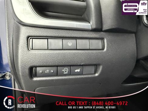 Used 2024 Nissan Rogue SV image 41