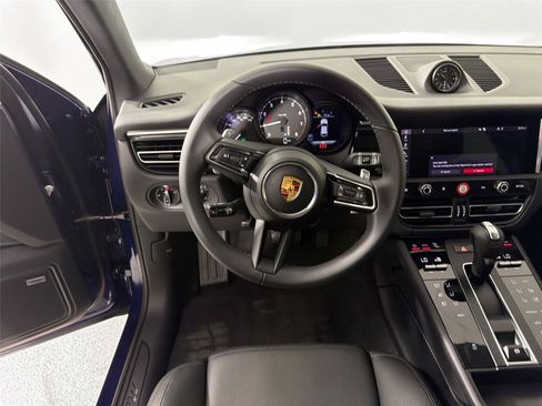 Certified 2026 Porsche Macan AWD/4WD image 18