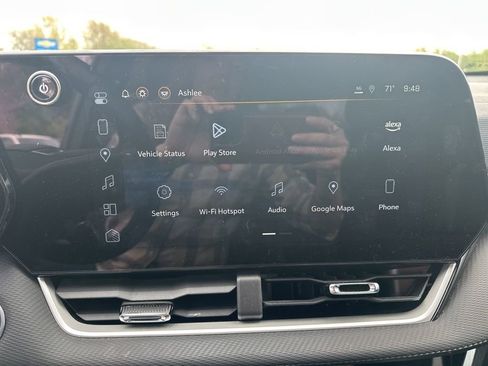 Used 2025 Chevrolet Equinox LT w/ Midnight Edition image 16