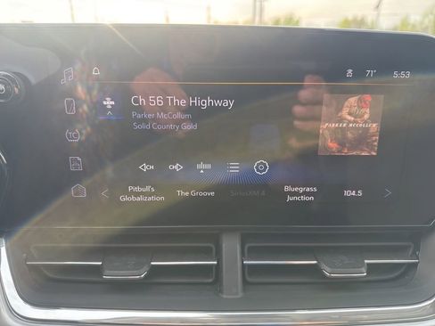 Used 2025 Chevrolet Trax LT FWD image 39