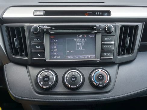 Used 2018 Toyota RAV4 LE image 7