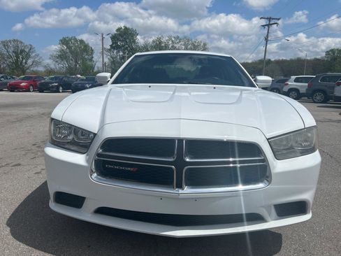 Used 2014 Dodge Charger SE RWD image 2
