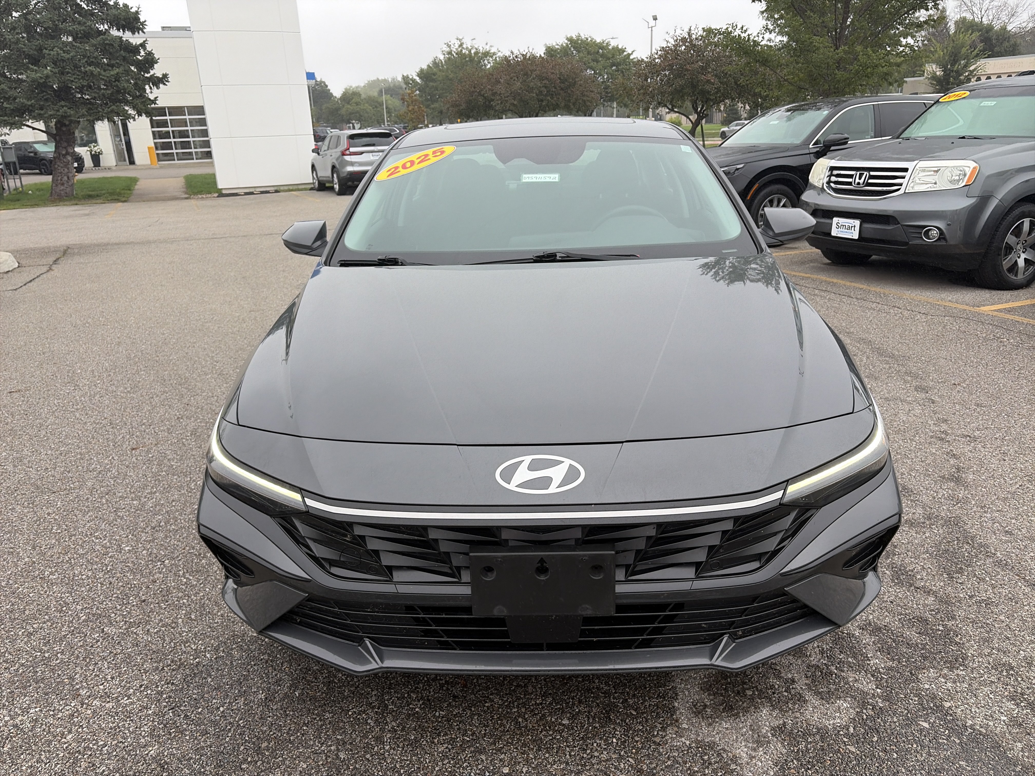 Used 2025 Hyundai Elantra SEL FWD image 2
