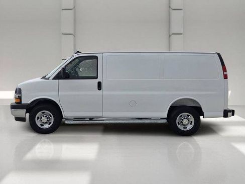 Used 2025 Chevrolet Express 2500 w/ Driver Convenience Package RWD image 2