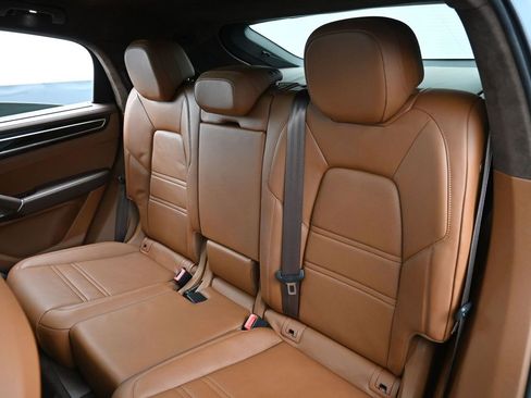 Certified 2023 Porsche Cayenne Turbo AWD/4WD image 25