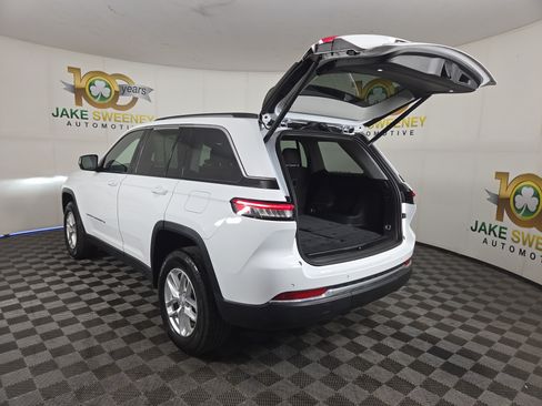 Used 2023 Jeep Grand Cherokee Laredo w/ Luxury Tech Group I AWD/4WD image 32