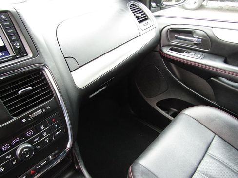 Used 2019 Dodge Grand Caravan GT image 22