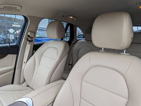 Used 2022 Mercedes-Benz GLC 300 4MATIC image 32