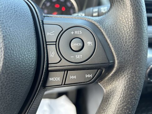 Used 2020 Toyota RAV4 XLE FWD image 24