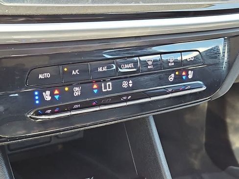 Used 2023 Chevrolet Bolt EUV LT w/ Convenience Package FWD image 14