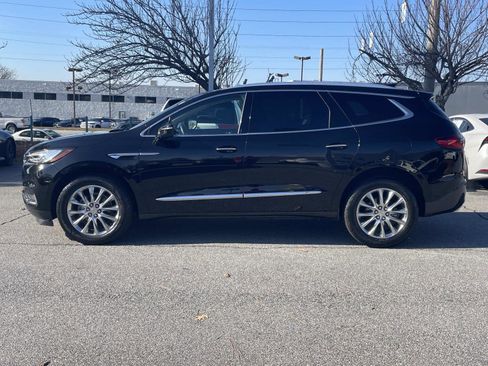 Used 2019 Buick Enclave Essence image 2