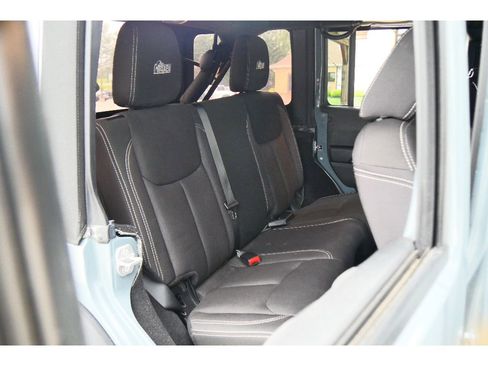 Used 2014 Jeep Wrangler Unlimited Rubicon AWD/4WD image 18