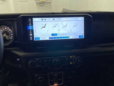 Certified 2025 Jeep Gladiator Mojave AWD/4WD image 14