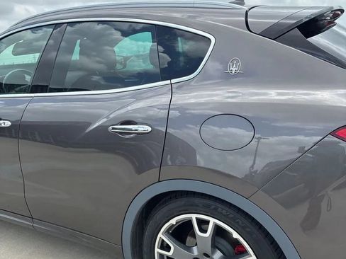 Used 2017 Maserati Levante w/ Luxury Package AWD/4WD image 5