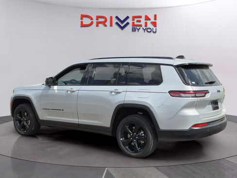 New 2025 Jeep Grand Cherokee L Altitude image 3