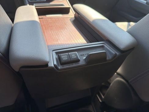Used 2023 Toyota Sienna XLE FWD image 35