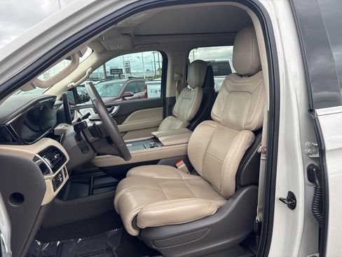 Used 2023 Lincoln Navigator L Reserve AWD/4WD image 12