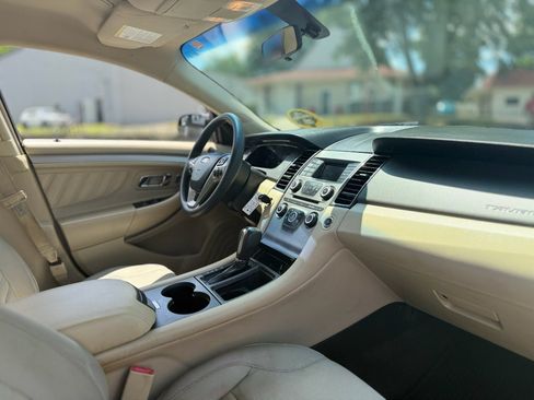 Used 2018 Ford Taurus SE FWD image 25