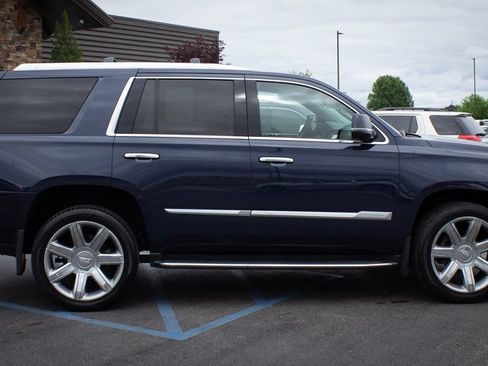 Used 2018 Cadillac Escalade Luxury AWD/4WD image 33