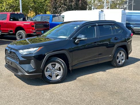 Used 2023 Toyota RAV4 XLE AWD/4WD image 1