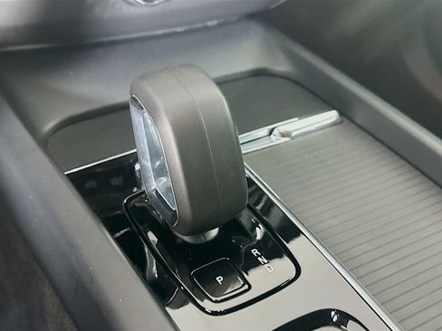 Used 2024 Volvo XC60 B5 Core image 25