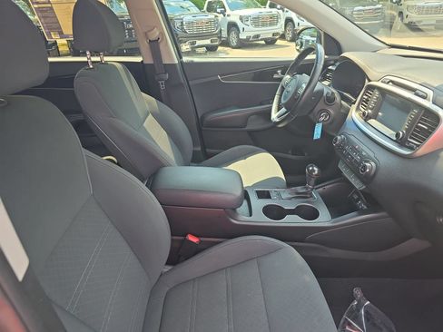 Used 2018 Kia Sorento AWD image 10