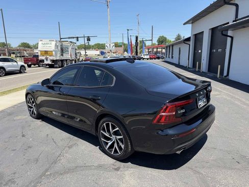 Used 2020 Volvo S60 T6 Momentum AWD/4WD image 3