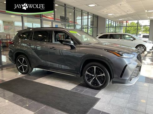 Used 2023 Toyota Highlander XSE AWD/4WD image 1