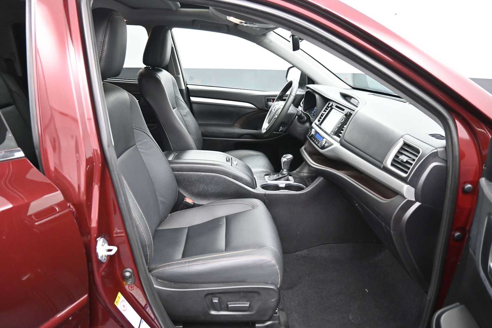 Used 2019 Toyota Highlander XLE w/ Protection Package #3 AWD/4WD image 26