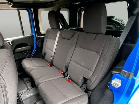 Used 2022 Jeep Wrangler Unlimited Sahara AWD/4WD image 20