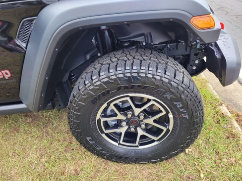 New 2025 Jeep Gladiator Rubicon w/ Convenience Group image 11