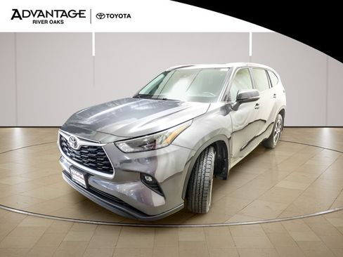 Used 2023 Toyota Highlander XLE AWD/4WD image 4