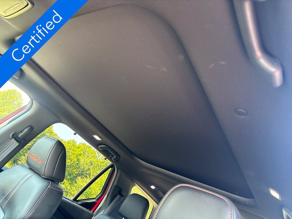 Used 2025 Honda Pilot TrailSport image 16