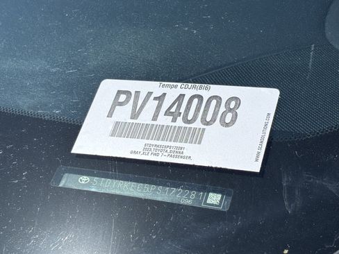 Used 2023 Toyota Sienna XLE FWD image 31