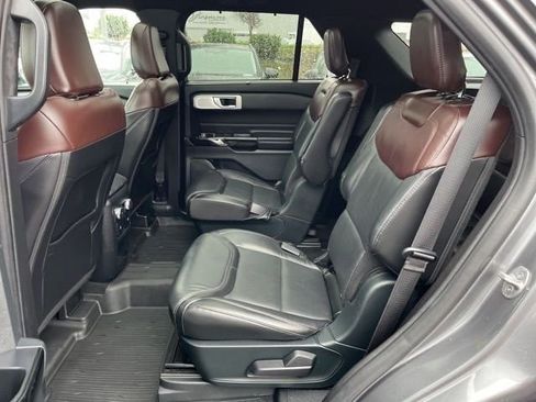 Used 2021 Ford Explorer Platinum w/ Equipment Group 601A image 7