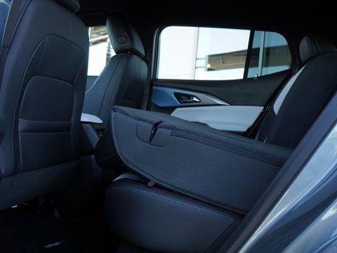 New 2025 Chevrolet Equinox EV LT image 25