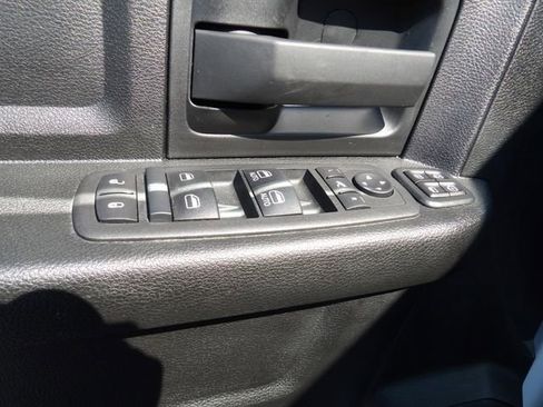 Used 2024 RAM 2500 Tradesman w/ Chrome Appearance Group image 28