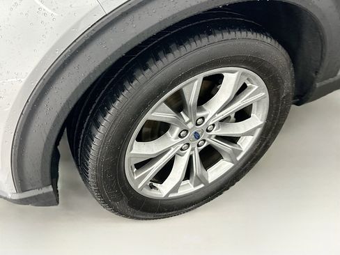 Used 2021 Ford Explorer Limited w/ Equipment Group 301A AWD/4WD image 11