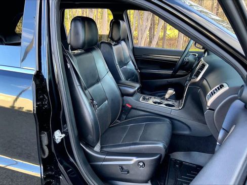 Used 2017 Jeep Grand Cherokee Limited w/ Luxury Group II AWD/4WD image 8