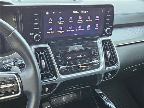 Used 2023 Kia Sorento SX AWD/4WD image 13