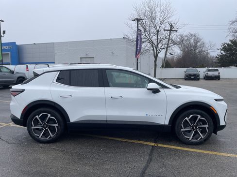 New 2026 Chevrolet Equinox EV LT FWD image 4