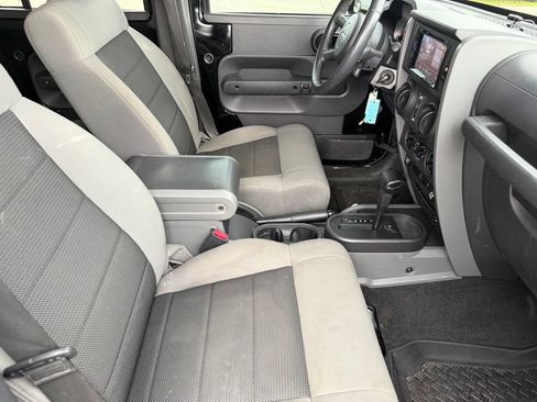 Used 2010 Jeep Wrangler Unlimited Sport AWD/4WD image 14