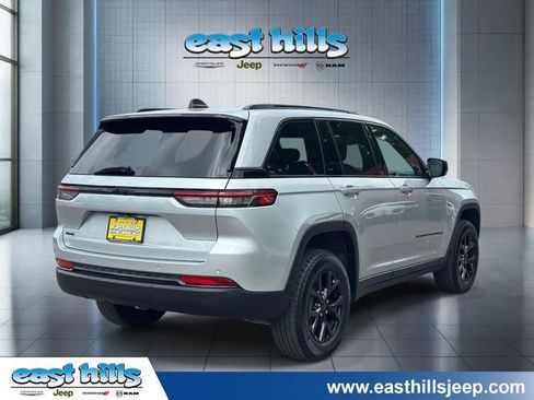 Certified 2025 Jeep Grand Cherokee Altitude AWD/4WD image 3